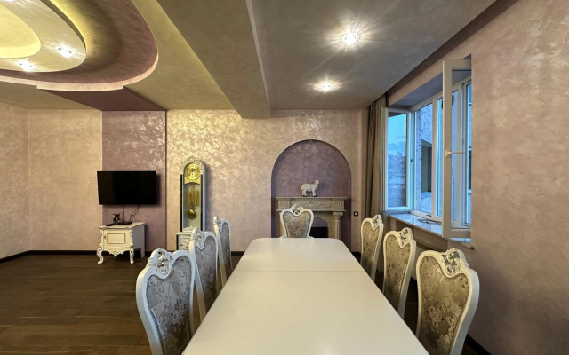 Northern Avenue 2 bedroom Luxury apartment HH777