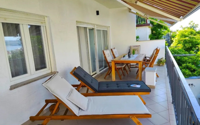 Bright and Spacious Stay With Private Parking in Crikvenica