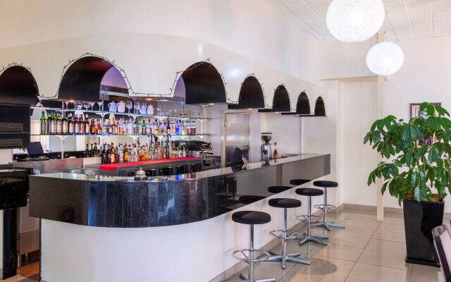 Central Motel & Apartments, Best Western Signature Collection