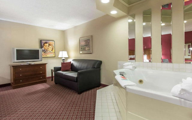 Baymont Inn and Suites Joplin
