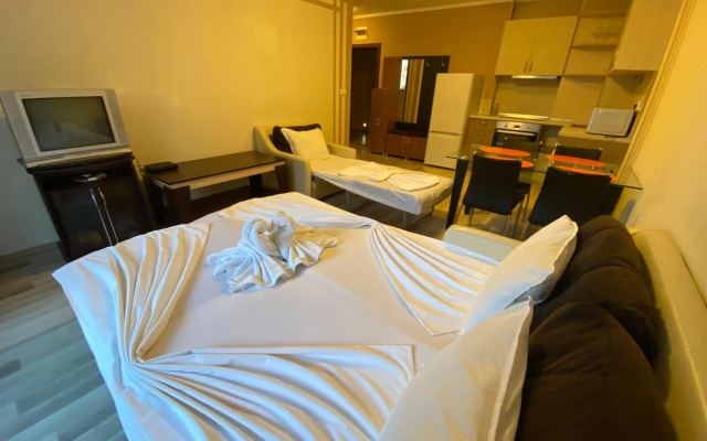 Private Cozy Apartment Admiral Plaza A1