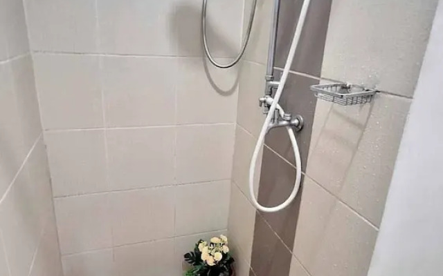 Homey 1BR With Balcony City View in Grace Res