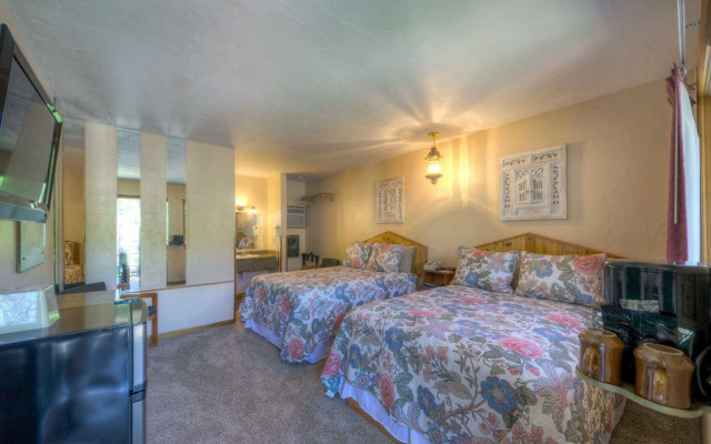 Cedar Wood Inn