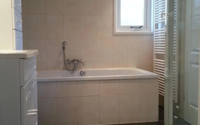 Tidy Holiday Home With Dishwasher