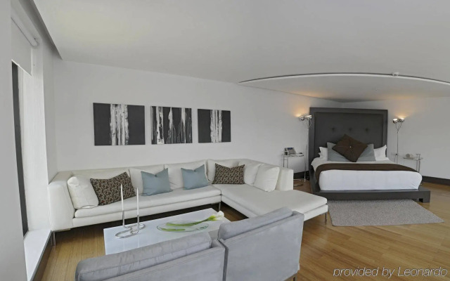 Le Parc Hotel, Beyond Stars