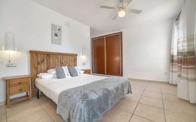 Villa - 7 Bedrooms with Pool and WiFi - 106438