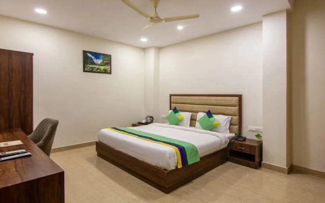 Hotel Diamond Creek Near Railway Station