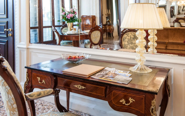 Hotel Nani Mocenigo Palace