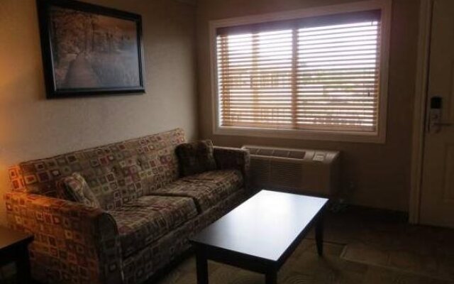Shoreside Inn & Suites