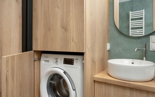 Bright & Peaceful Apartment by Renters