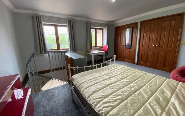 Host Stay Studley Knapp