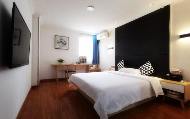 Shell Zhangjiagang City Jingang Town RT-Mart Hotel