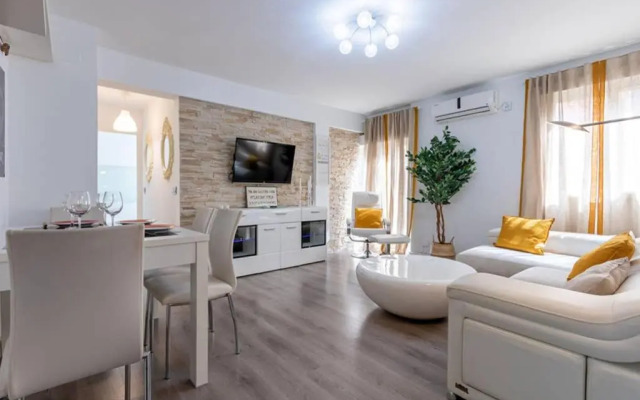 Triana Maestro Deluxe