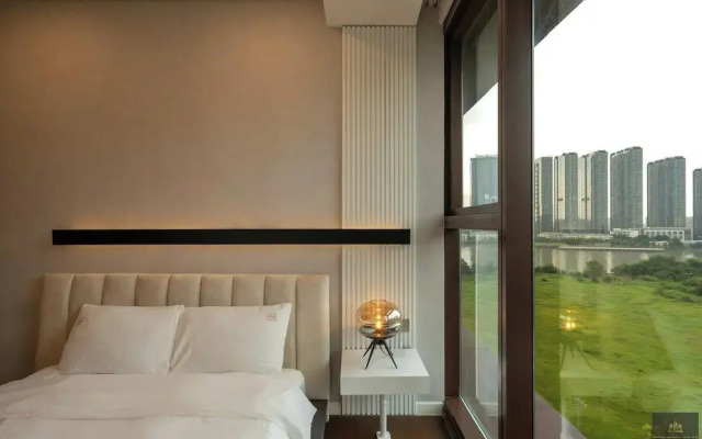 Metropole Residences Luxury Suite