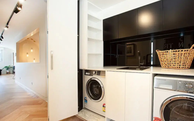 Perfect Located 2-bed With Spacious Balcony & BBQ