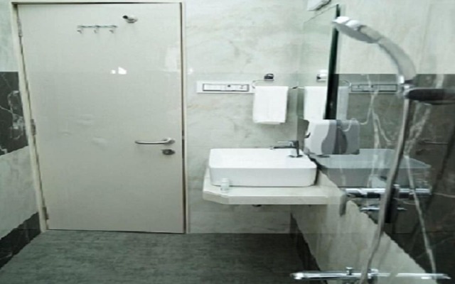 Hotel Naaz Executive Near T2 Airport