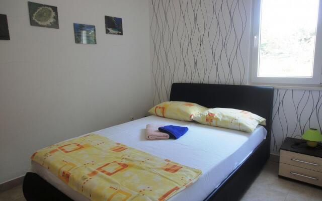 Elizabet - great location & close to the beach - A2(2+2)