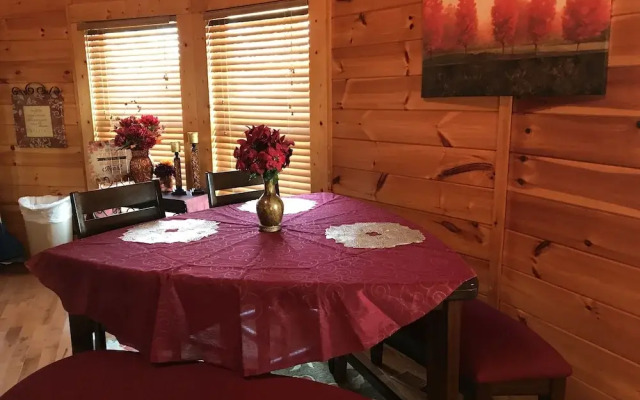 Heavenly View 2 Bedroom Cabin by RedAwning