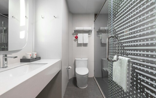 Hotel Ibis Dalian Yida Spring Field Hotel