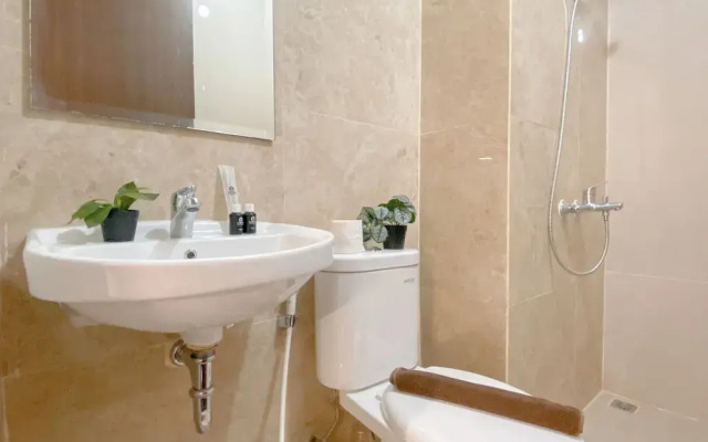 Modern Look And Cozy 2Br Apartment Transpark Cibubur