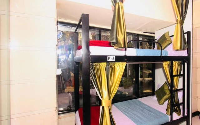 QubeStay TownHostel