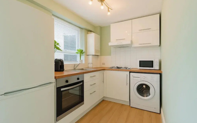 2 Bed Apartment - Sleeps 4 - Parking - Wifi