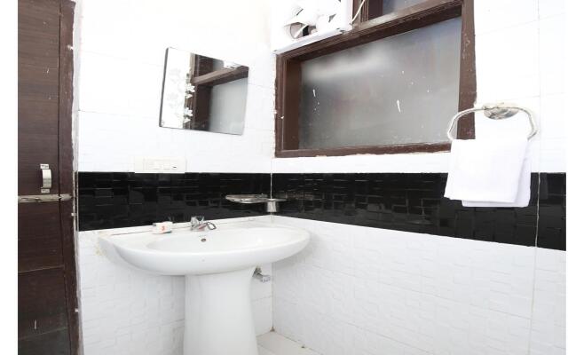 OYO 13088 Hotel Basant