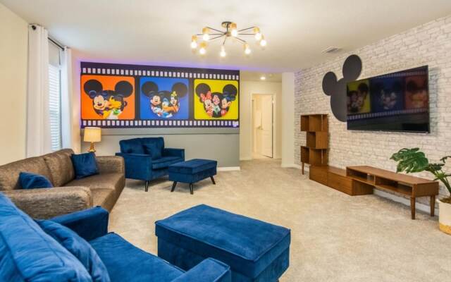 Beautiful Themed Vacation Home With Pool St5509