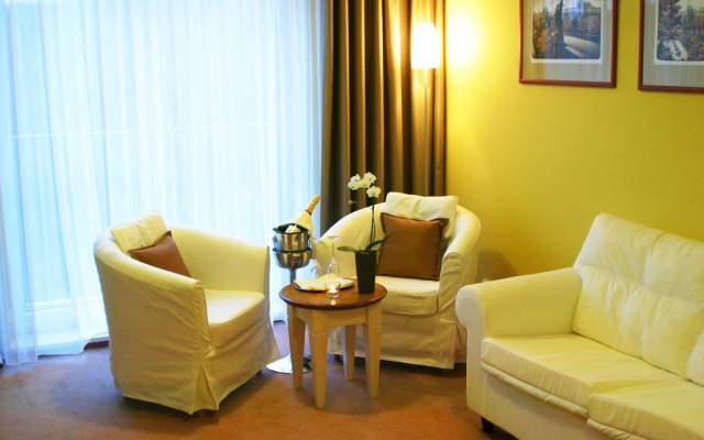 Dolce Villa Hotel