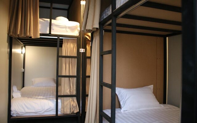 My Box Hostel & Cafe
