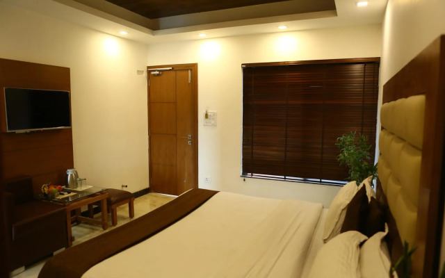 OYO Rooms Mussoorie Library