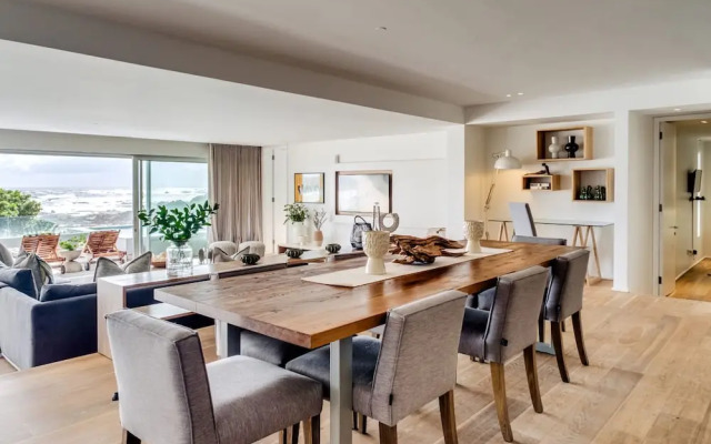 Modern Seaside Apartment w Incredible Views Lillamton