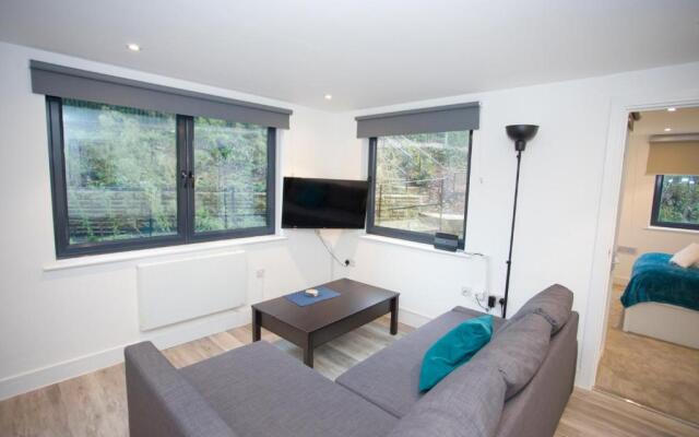 14 Compass Point