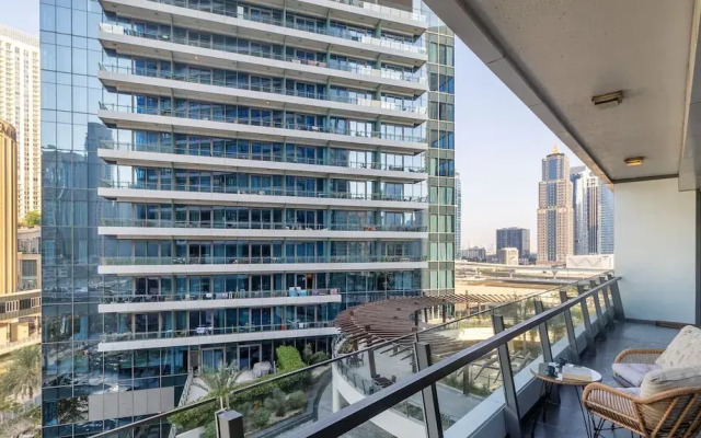 Stylish Marina-front 2BR Near Top Attractions