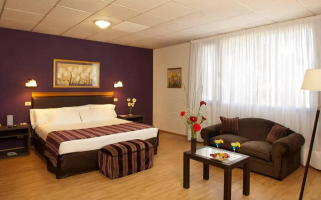 Land Express Neuquén Hotel