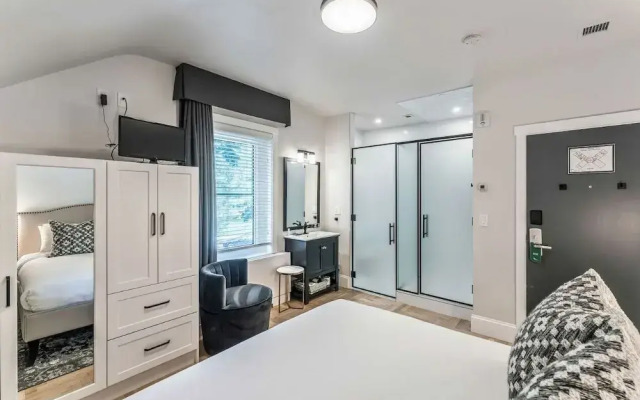 The Inn On Officers Garden