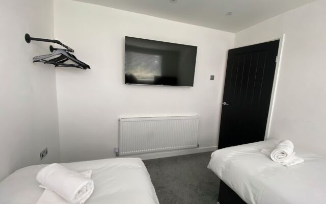 Lovely Refurbished 3-bed House in Liverpool