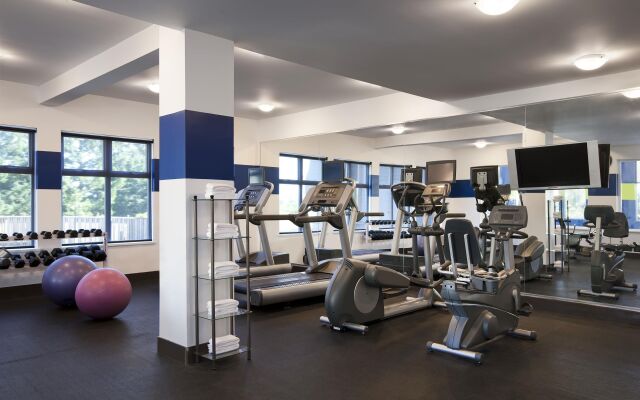 Four Points by Sheraton Victoria Gateway