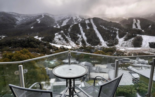 Lantern 1 Bedroom Balcony with Panoramic Mountain View