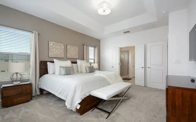 Stunning Vacation Home So3890