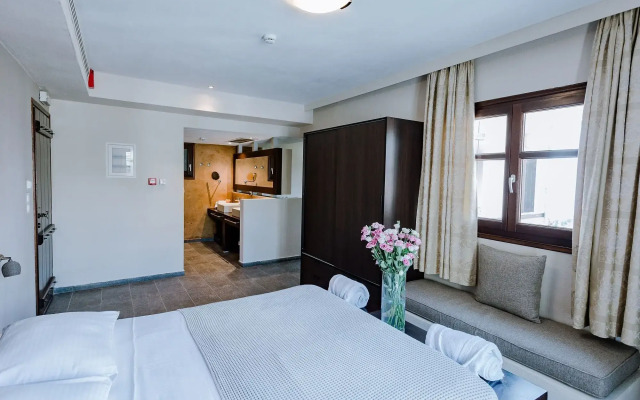 12 Months Luxury Resort