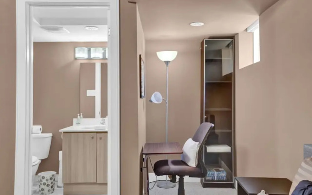 Stylish Mississauga Lower Unit BBQ Yard Paradise