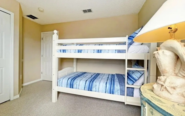 Sunnyside Villa 6 Bedroom Home by RedAwning