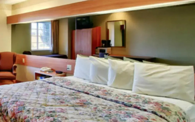 Western Skies Inn And Suites