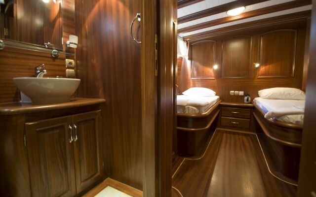 Plaghia Charter Boat&Breakfast