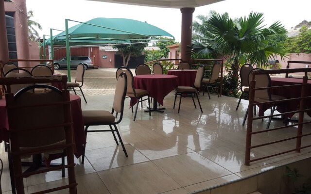 Restall Guest Lodge