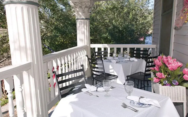 Brackenridge House Bed & Breakfast