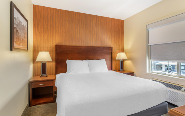 Best Western Plus Service Inn & Suites