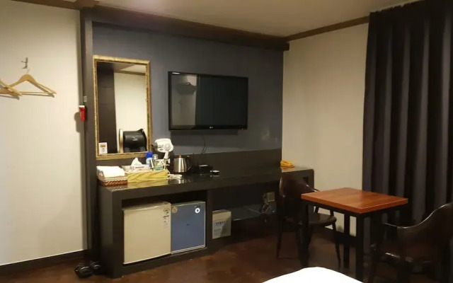 Hera Motel