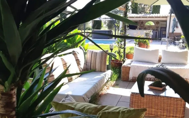 Large Air-conditioned Villa in Arles